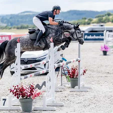 Πανσιόν Jezerna 3*